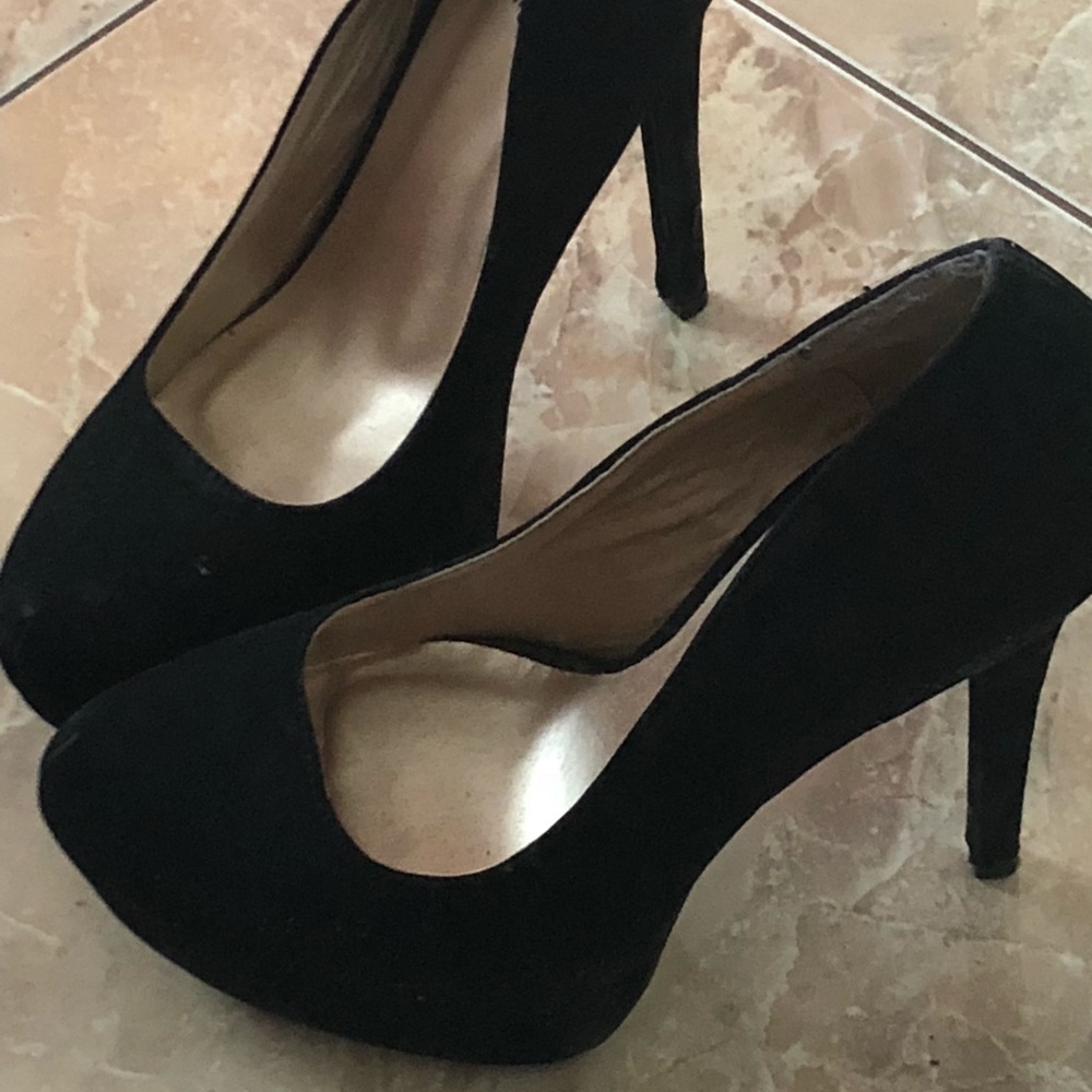 Black pump heels